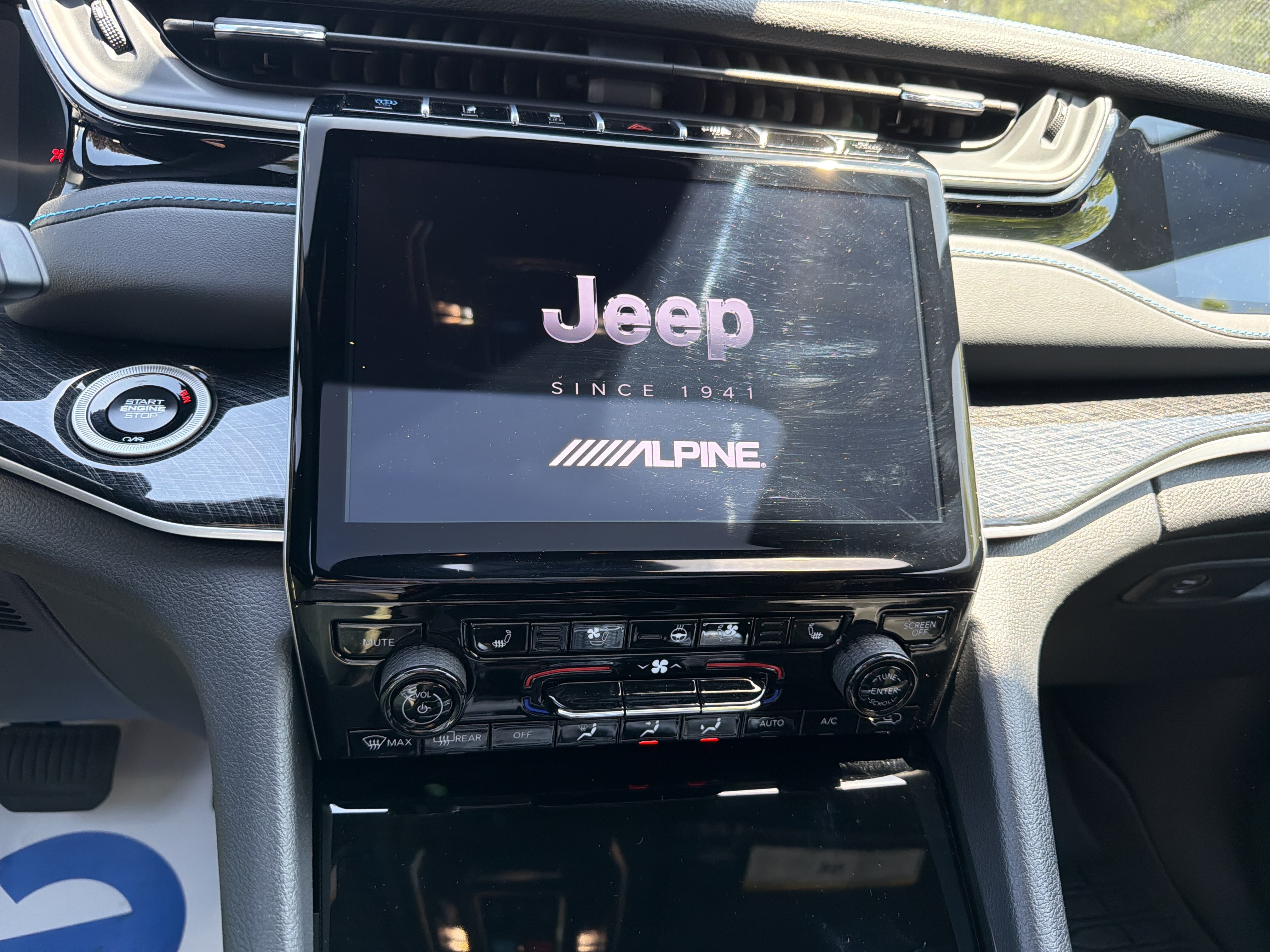 Used 2024 Jeep Grand Cherokee Trailhawk w/ Advanced Protech Group II AWD/4WD image 19