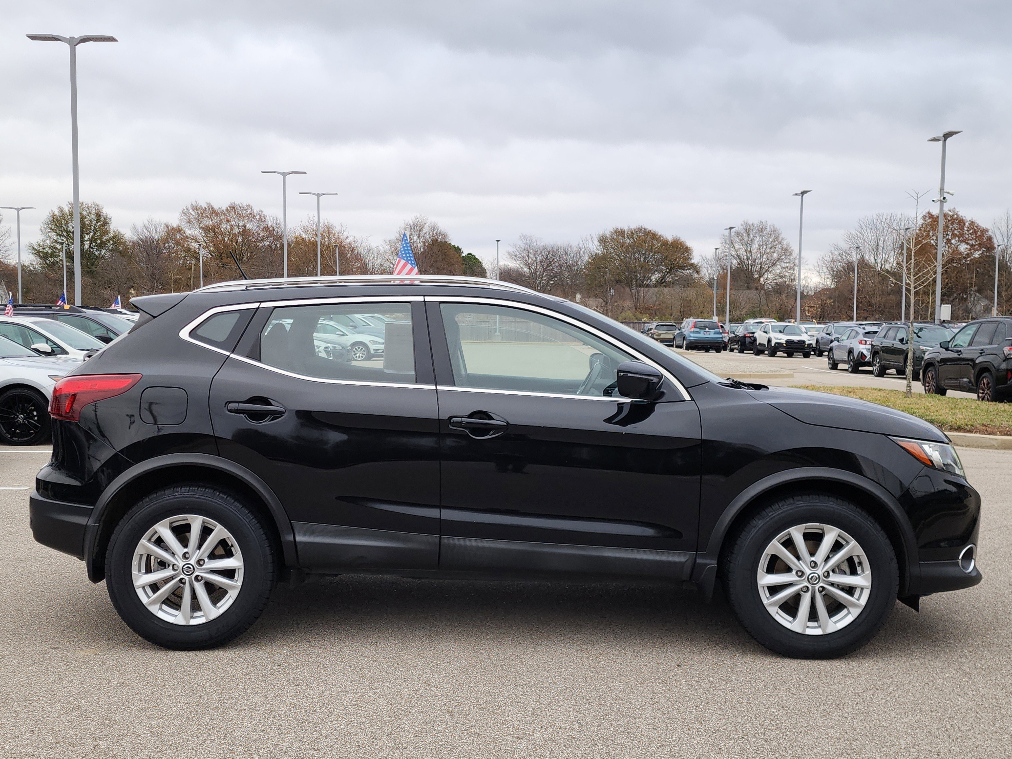 Used 2019 Nissan Rogue Sport SV w/ Technology Package image 2