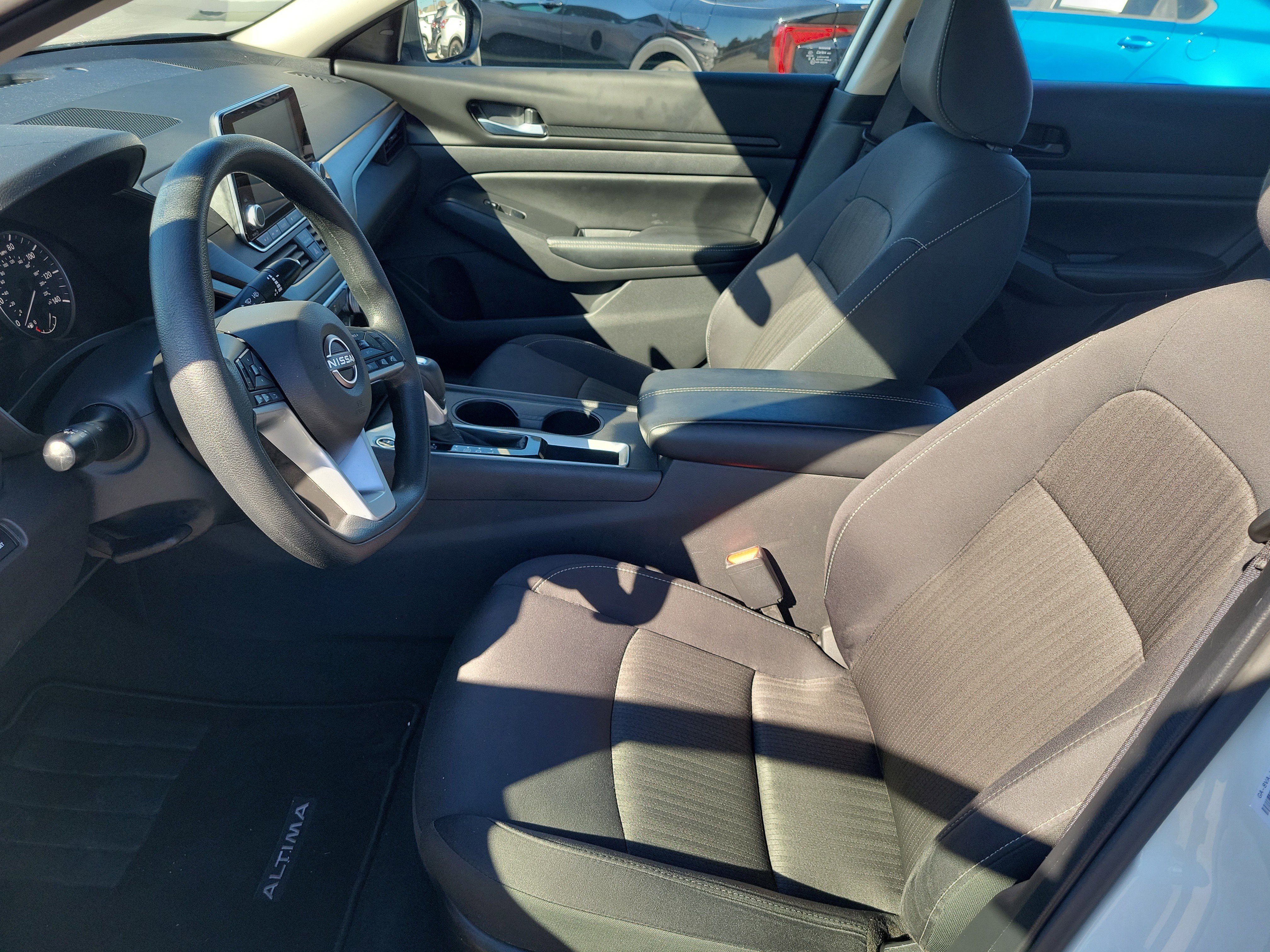 Used 2025 Nissan Altima 2.5 SV image 17