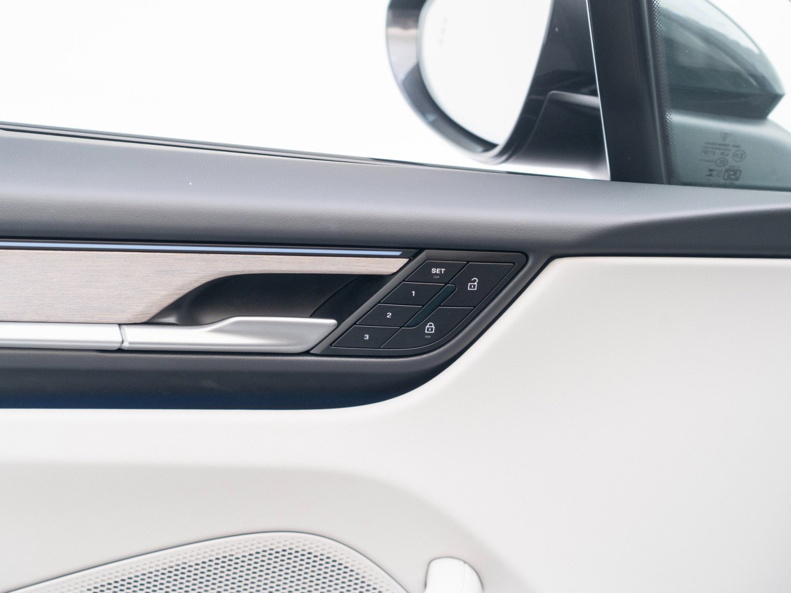 Certified 2025 Porsche Macan Electric image 22