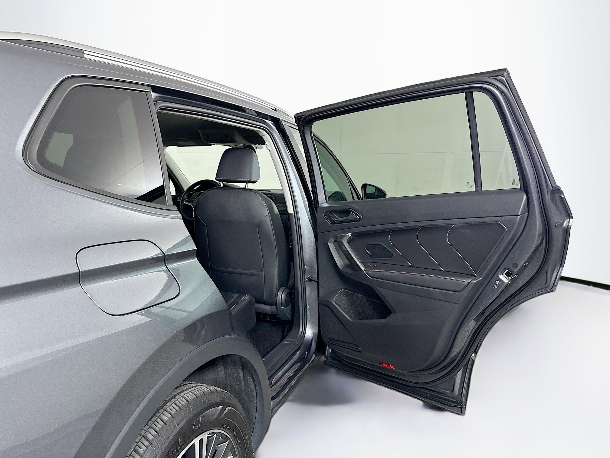 Used 2024 Volkswagen Tiguan Wolfsburg Edition image 30