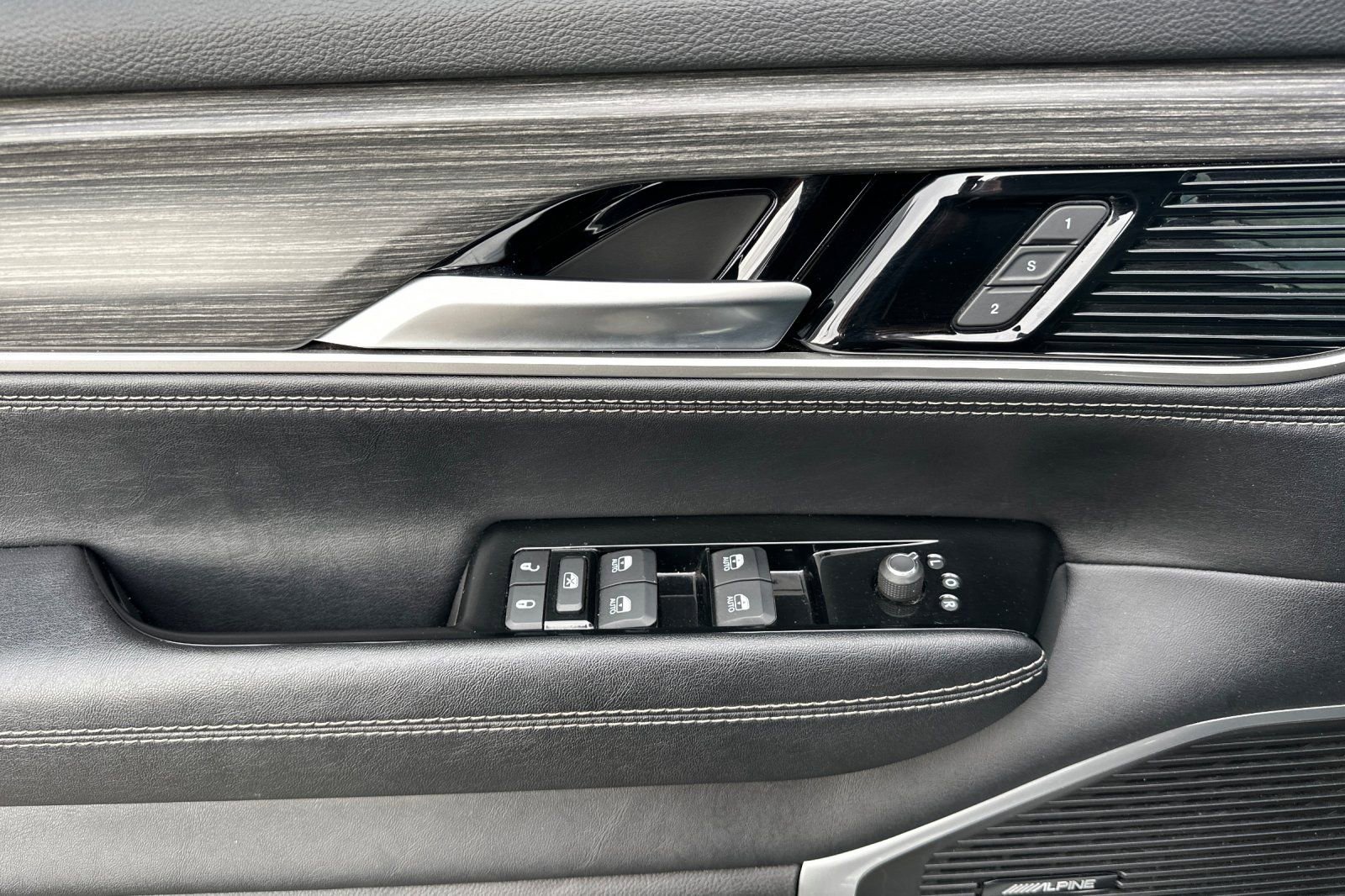 Used 2024 Jeep Wagoneer L Series II w/ Flexible Seating Group image 12