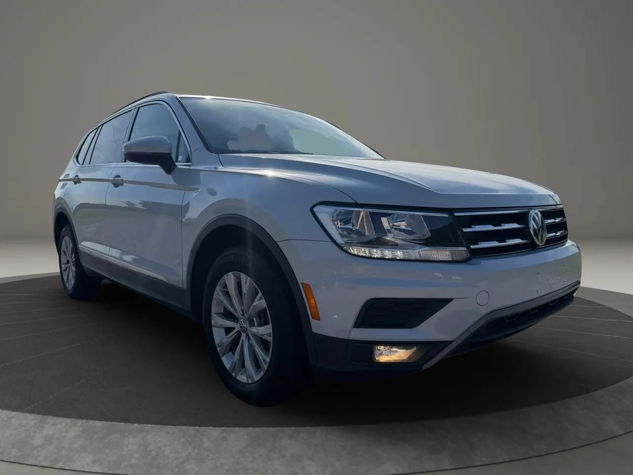 Used 2018 Volkswagen Tiguan SE w/ Panoramic Sunroof Package AWD/4WD image 7
