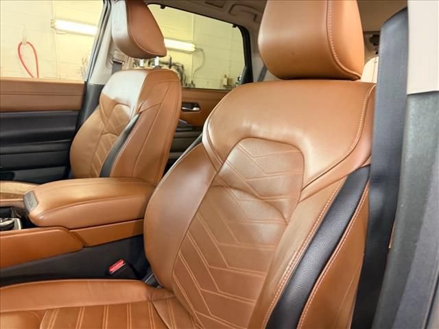 Used 2023 Nissan Pathfinder Platinum w/ Lighting Package (N93) AWD/4WD image 13