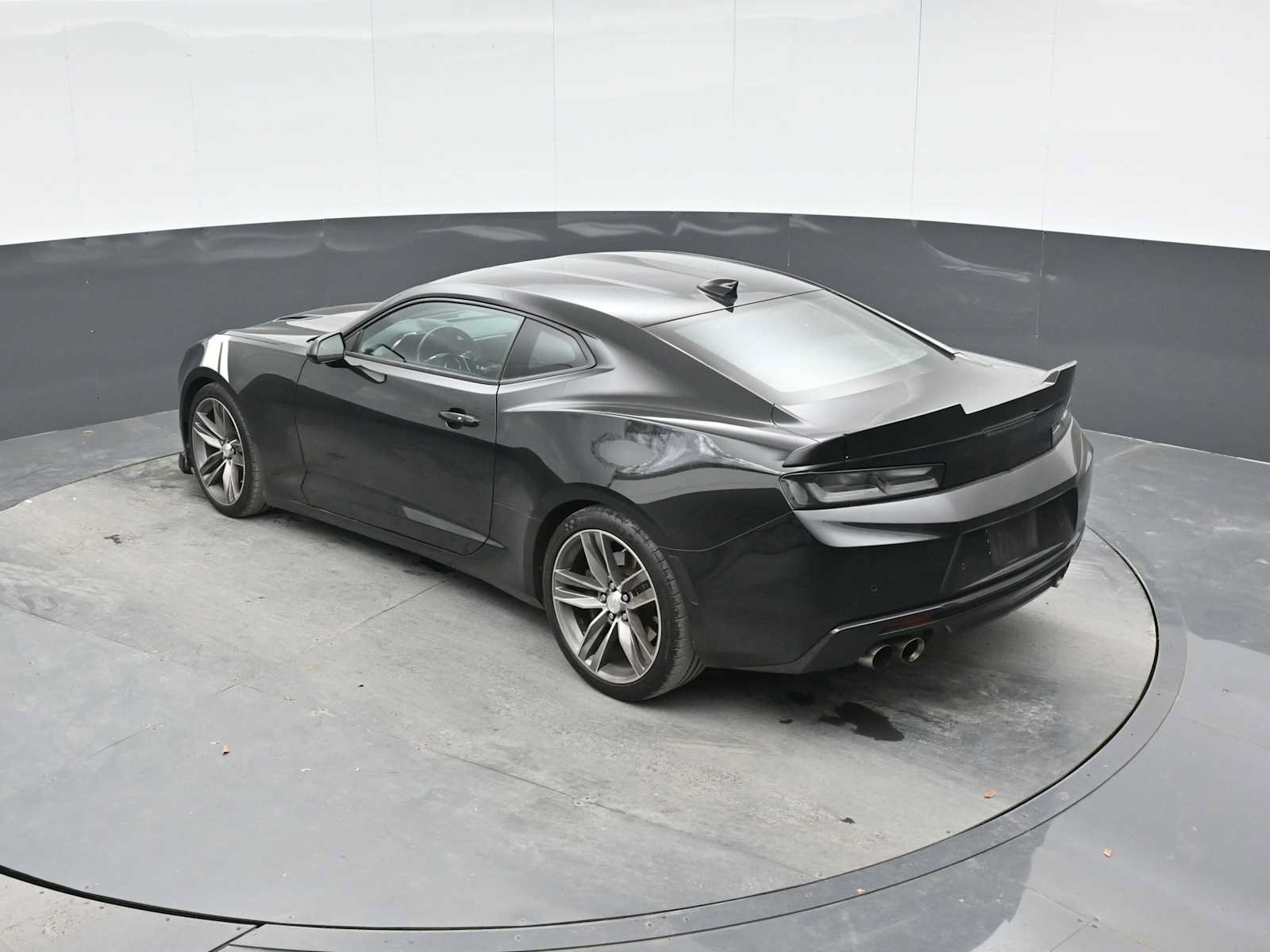 Used 2018 Chevrolet Camaro SS RWD image 12
