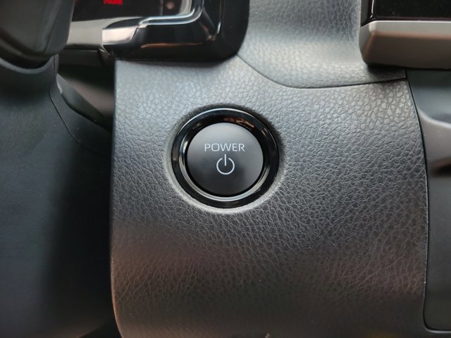 Used 2025 Toyota Camry SE image 13