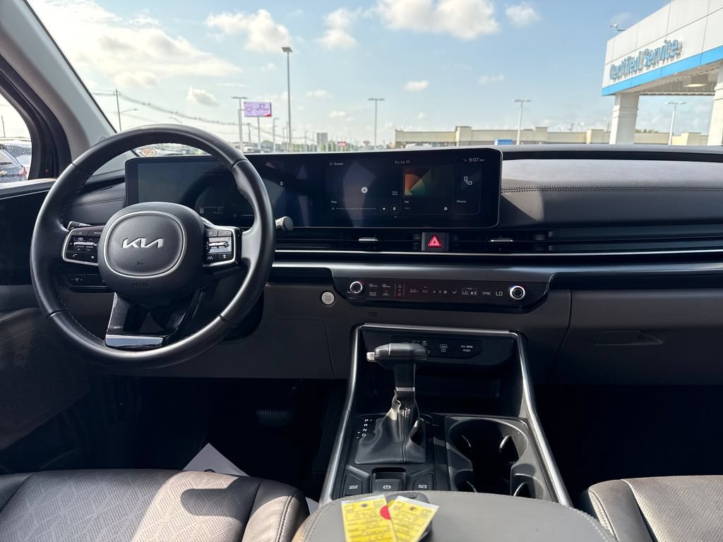 Used 2025 Kia Carnival FWD image 15