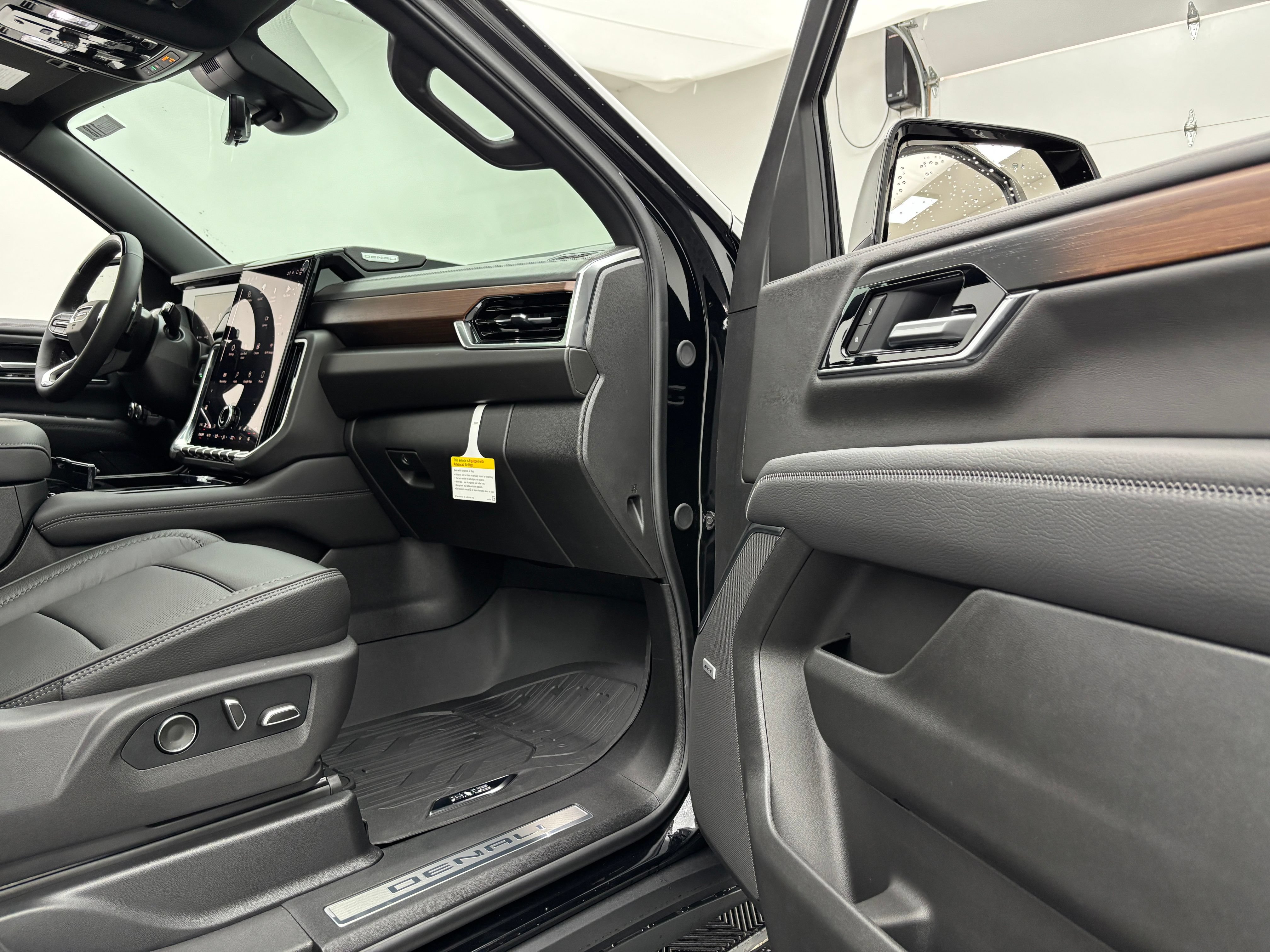 New 2026 GMC Yukon Denali w/ Denali Reserve Package AWD/4WD image 40