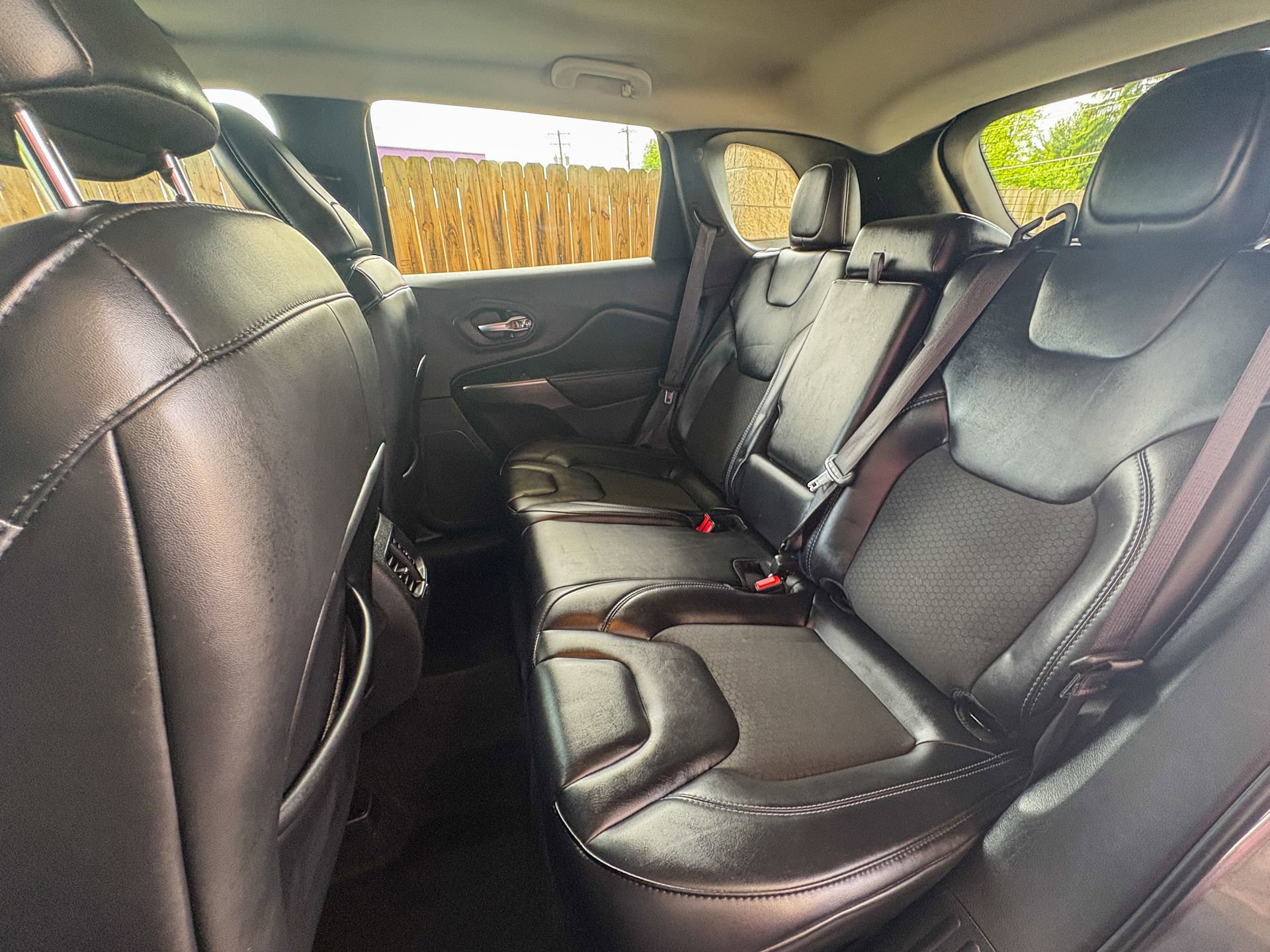 Used 2021 Jeep Cherokee Latitude Plus AWD/4WD image 27