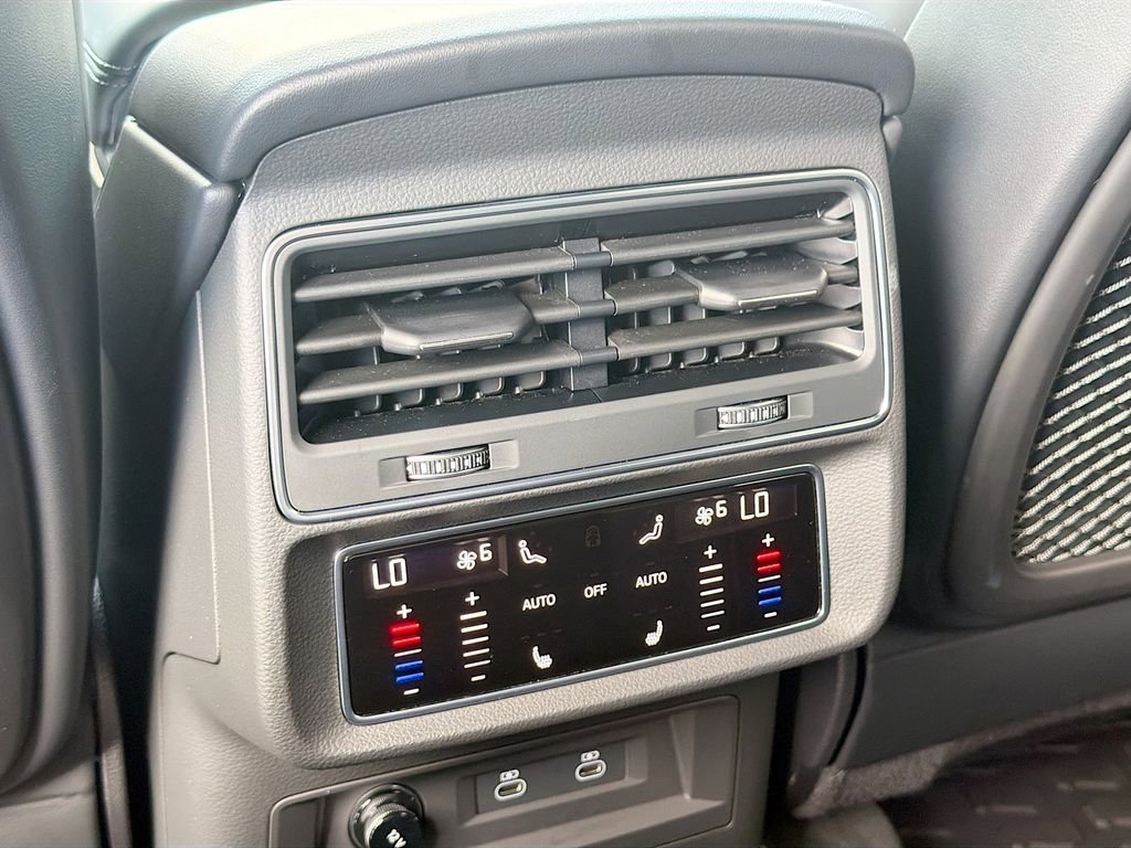 Used 2025 Audi Q8 Prestige image 24