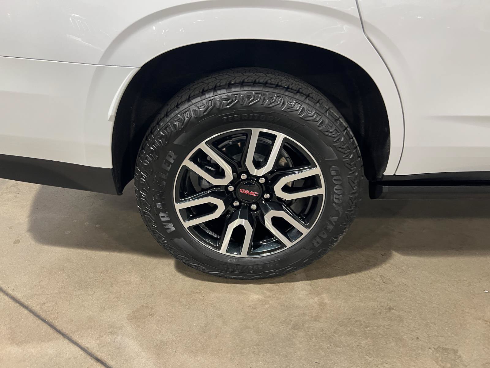 Used 2024 GMC Yukon AT4 w/ AT4 Premium Plus Package AWD/4WD image 46