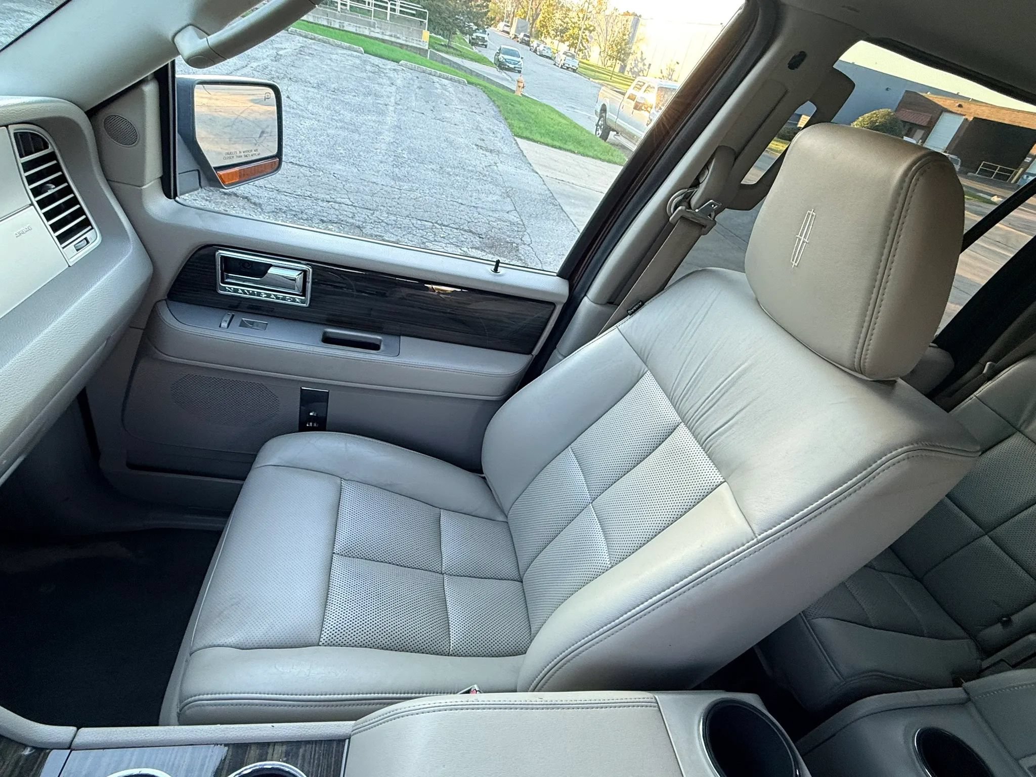 Used 2010 Lincoln Navigator 4WD image 12
