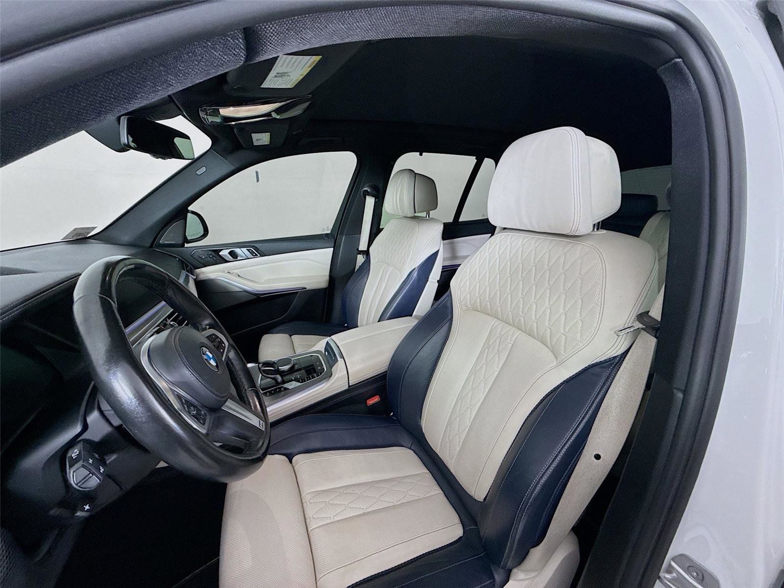 Used 2020 BMW X5 M50i w/ Executive Package image 18