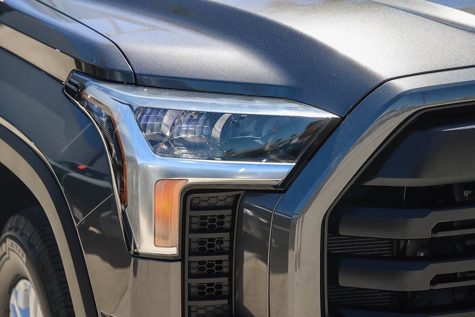 Used 2022 Toyota Tundra SR5 w/ SR5 Premium Package RWD image 4