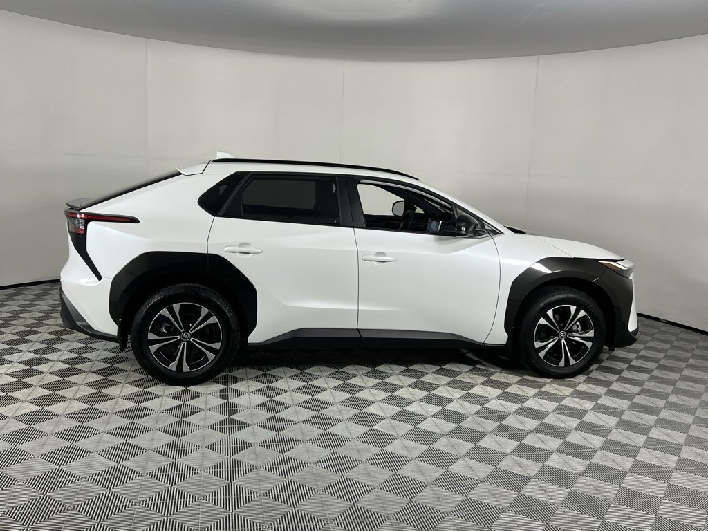 Used 2024 Toyota bZ4X XLE w/ Weather Package image 5