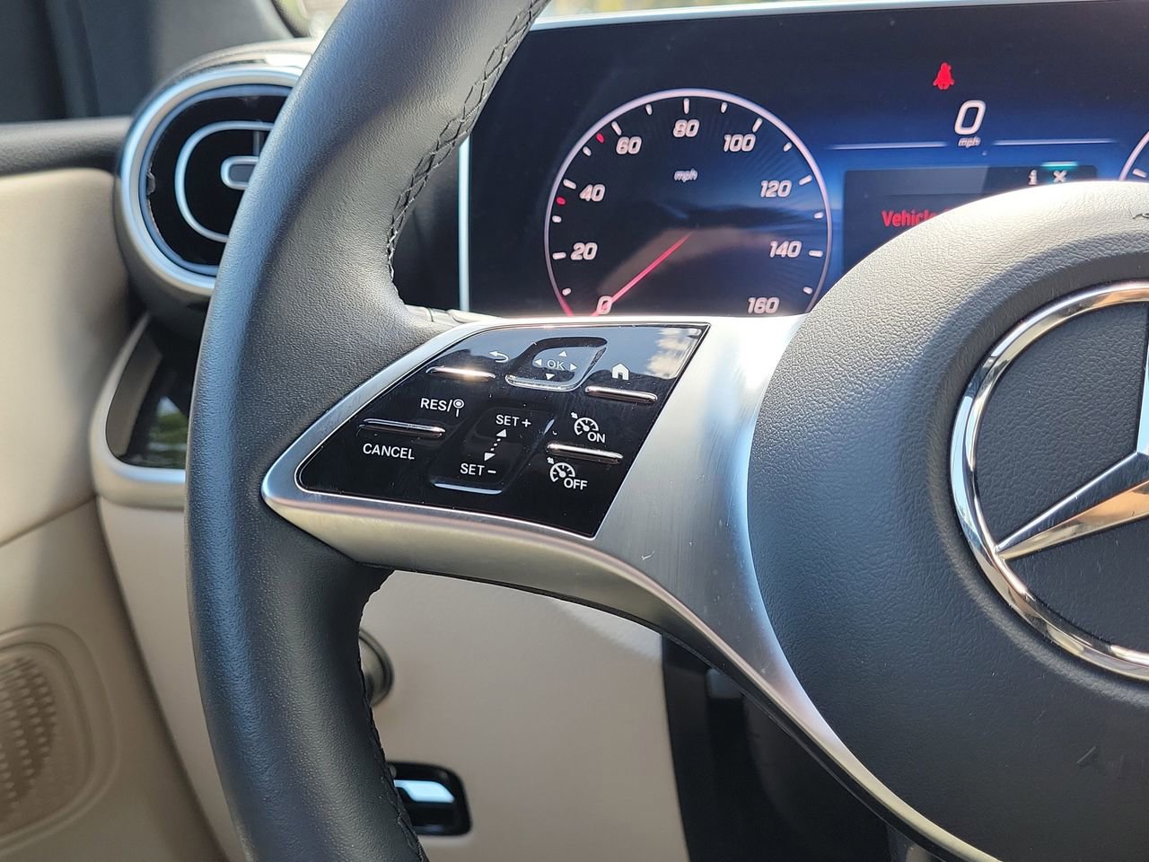 Used 2025 Mercedes-Benz GLC 300 image 29