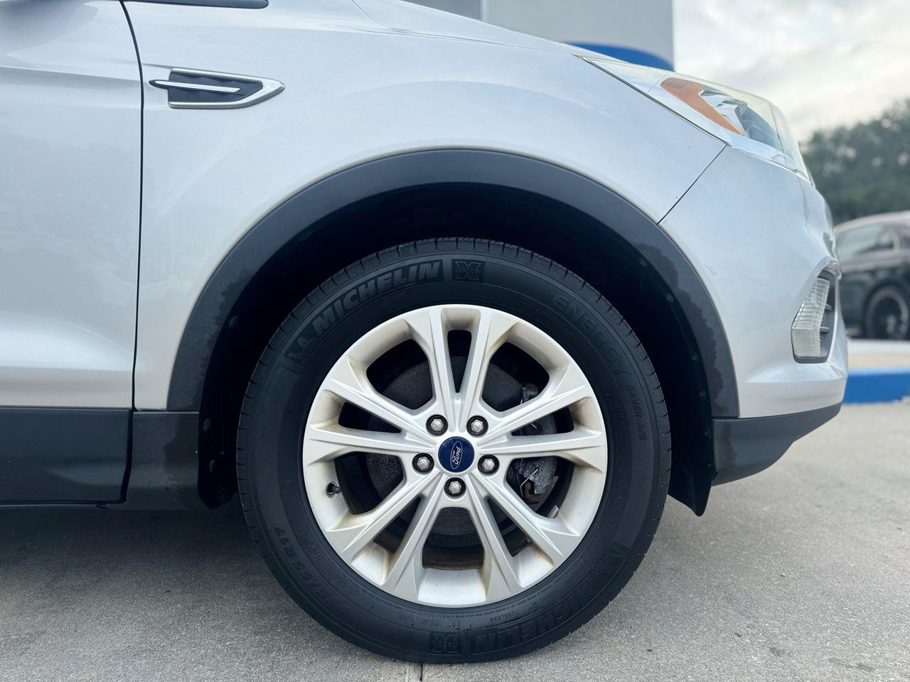 Used 2017 Ford Escape SE w/ Equipment Group 201A FWD image 19