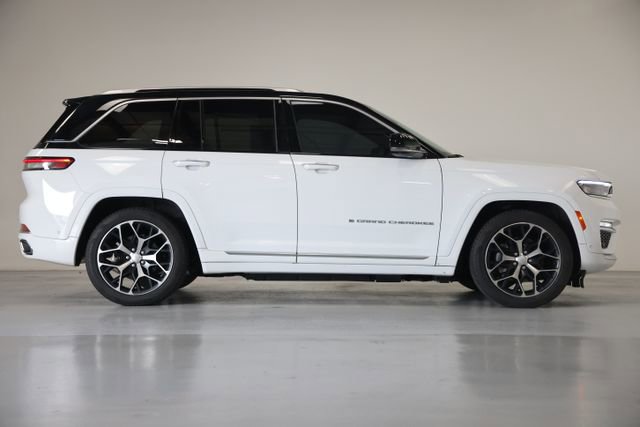 Used 2022 Jeep Grand Cherokee Summit AWD/4WD image 16