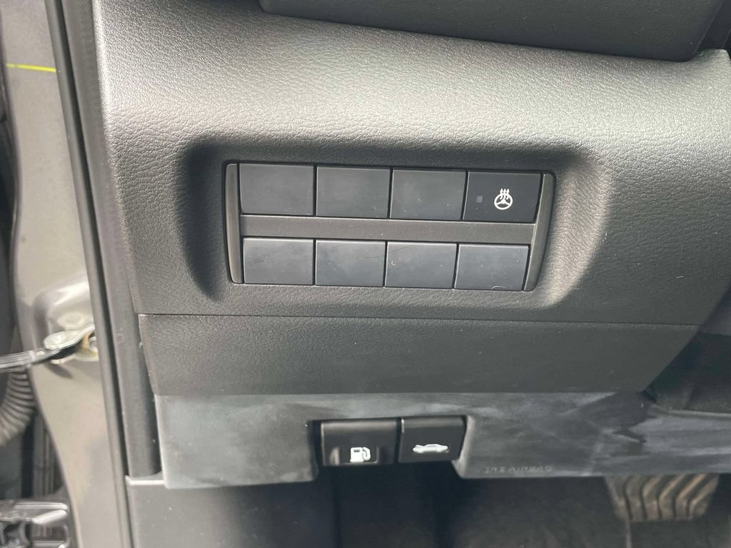 Used 2023 Nissan Kicks SR w/ SR Premium Package FWD image 22