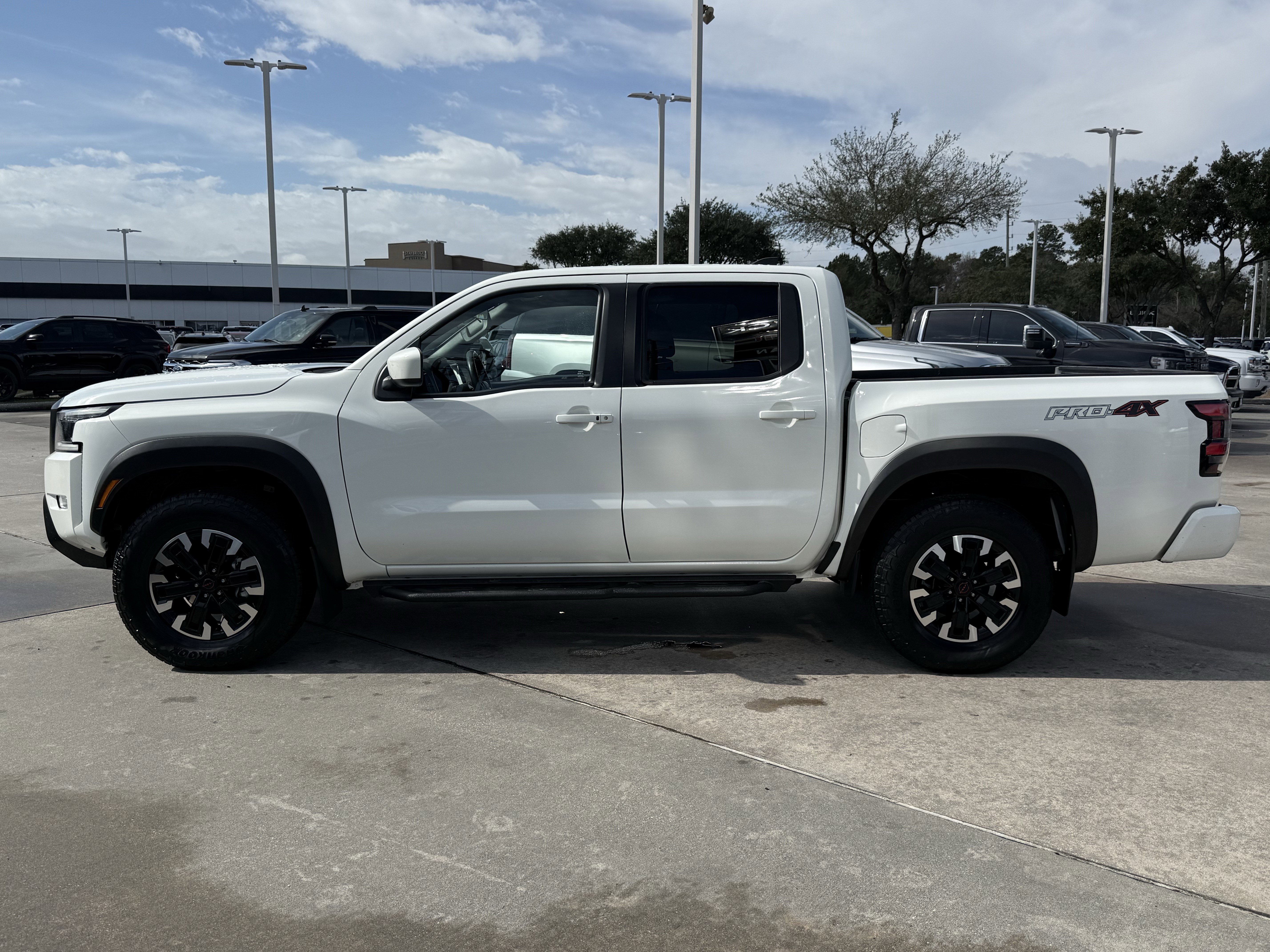 Used 2024 Nissan Frontier PRO-4X image 8