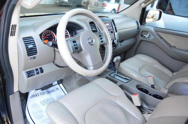 Used 2012 Nissan Frontier SL w/ Moonroof Pkg image 15