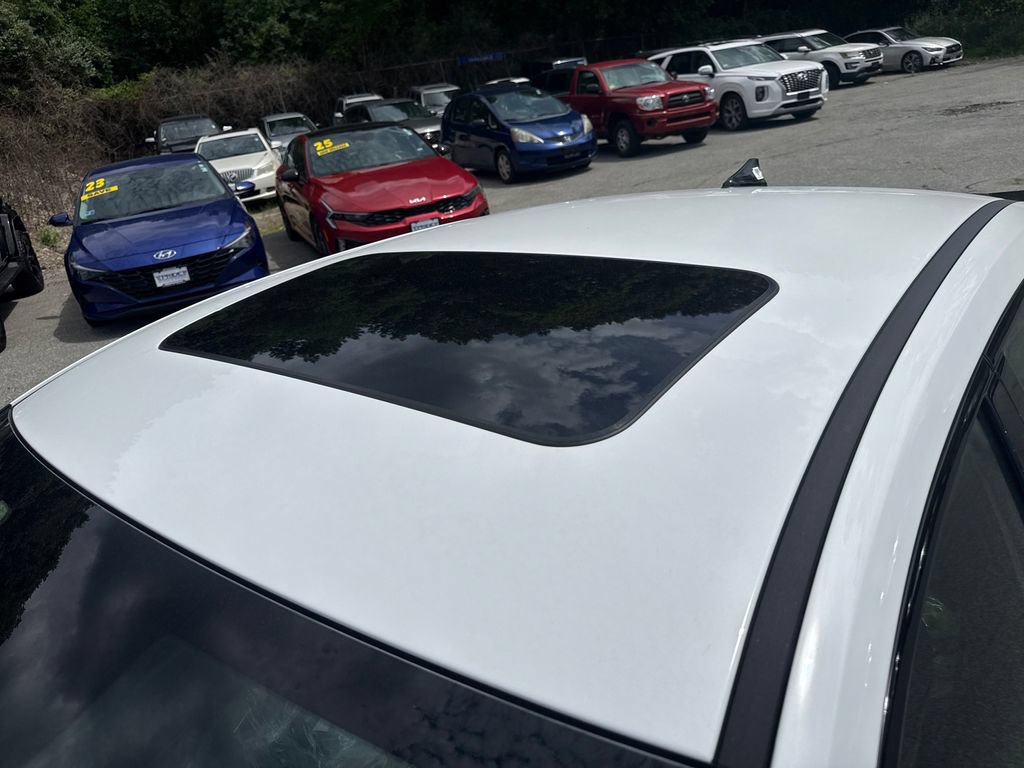 New 2026 Hyundai Elantra N FWD image 13