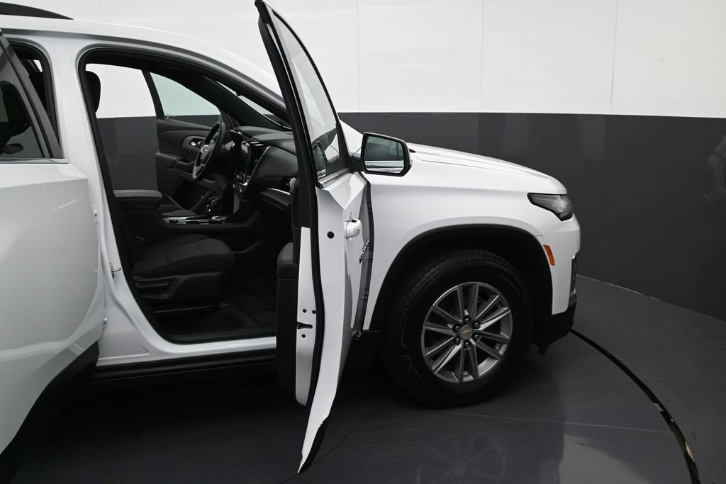 Used 2023 Chevrolet Traverse LT AWD/4WD image 9