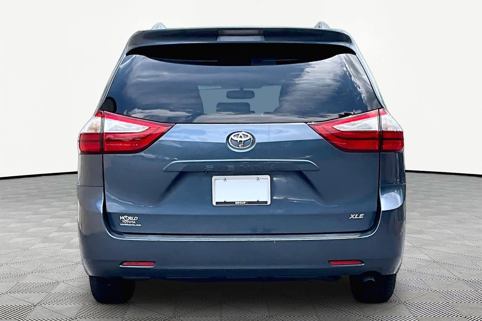 Used 2015 Toyota Sienna XLE FWD image 5