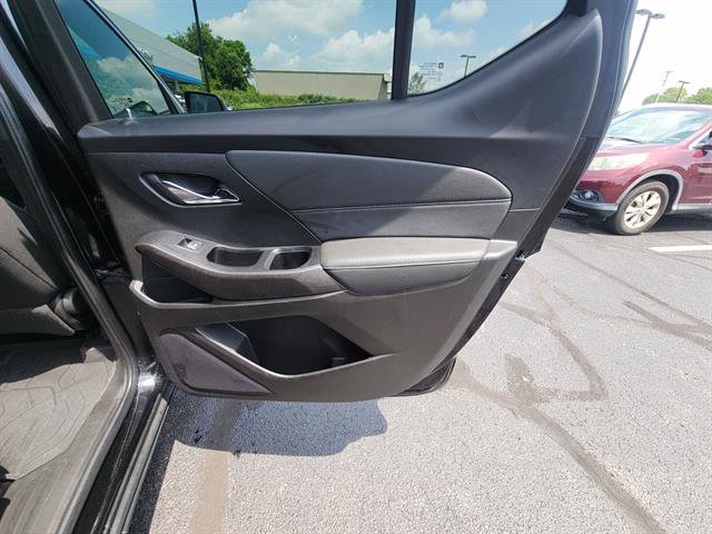 Used 2023 Chevrolet Traverse LT FWD image 12