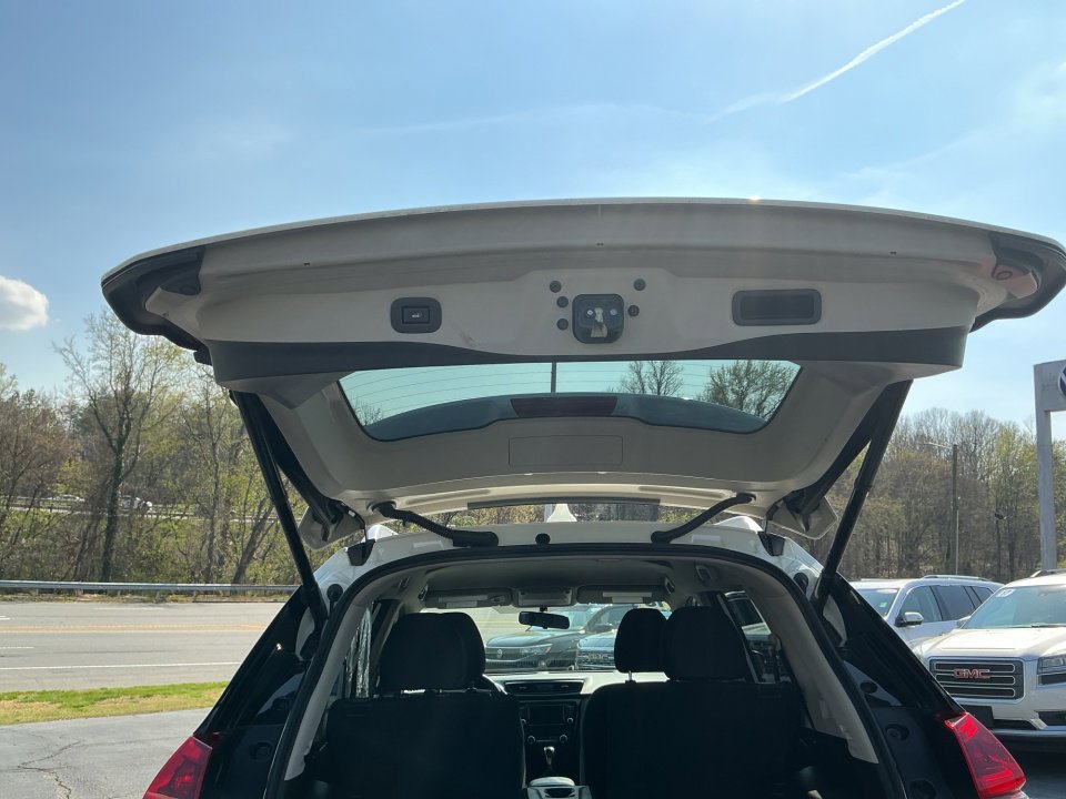 Used 2018 Nissan Rogue SV image 18