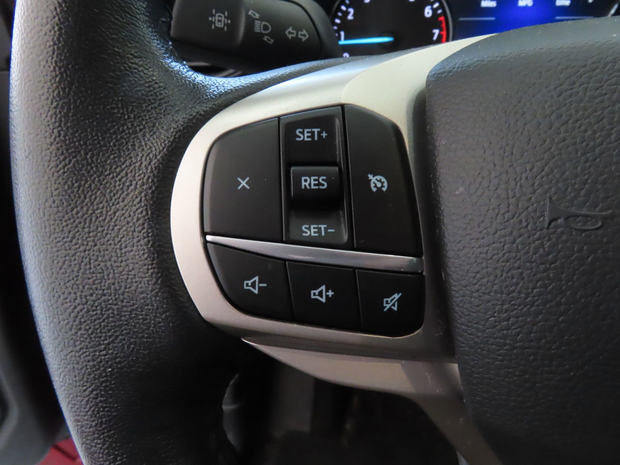 Used 2022 Ford Explorer XLT image 16