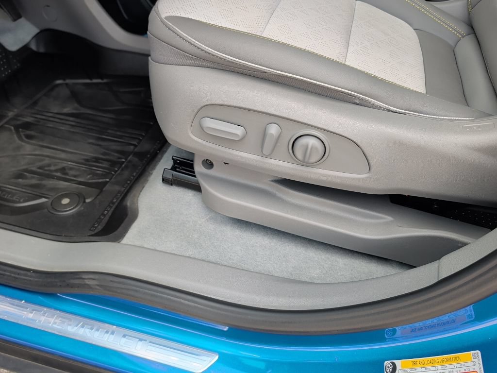 Used 2023 Chevrolet Bolt EUV Premier w/ Sun & Sound Package FWD image 12