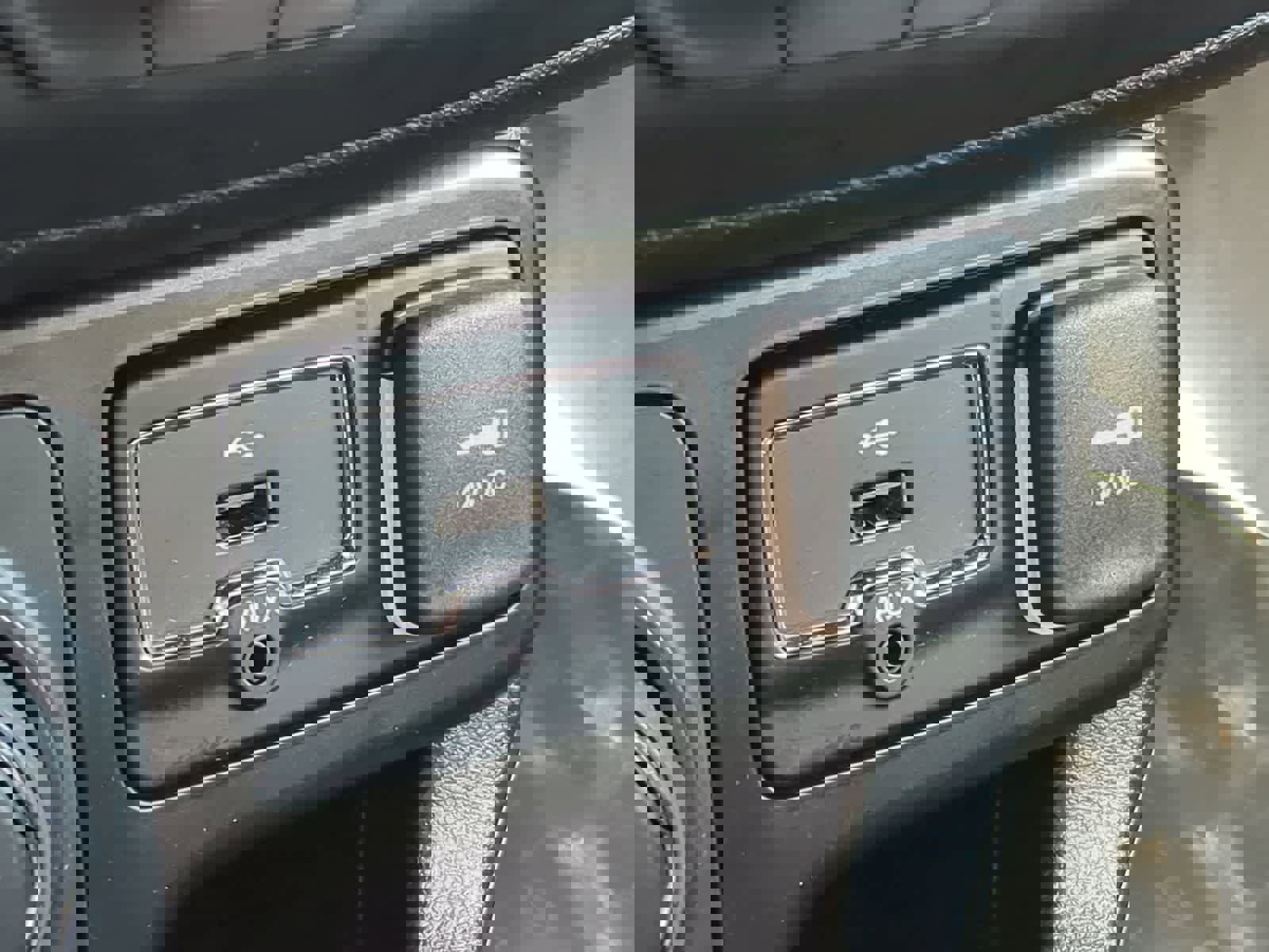 Certified 2023 Jeep Renegade Latitude image 30