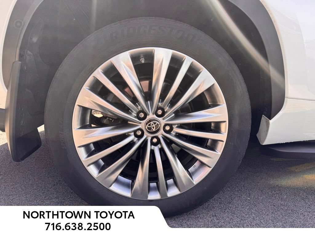 Used 2023 Toyota Highlander Platinum AWD/4WD image 23