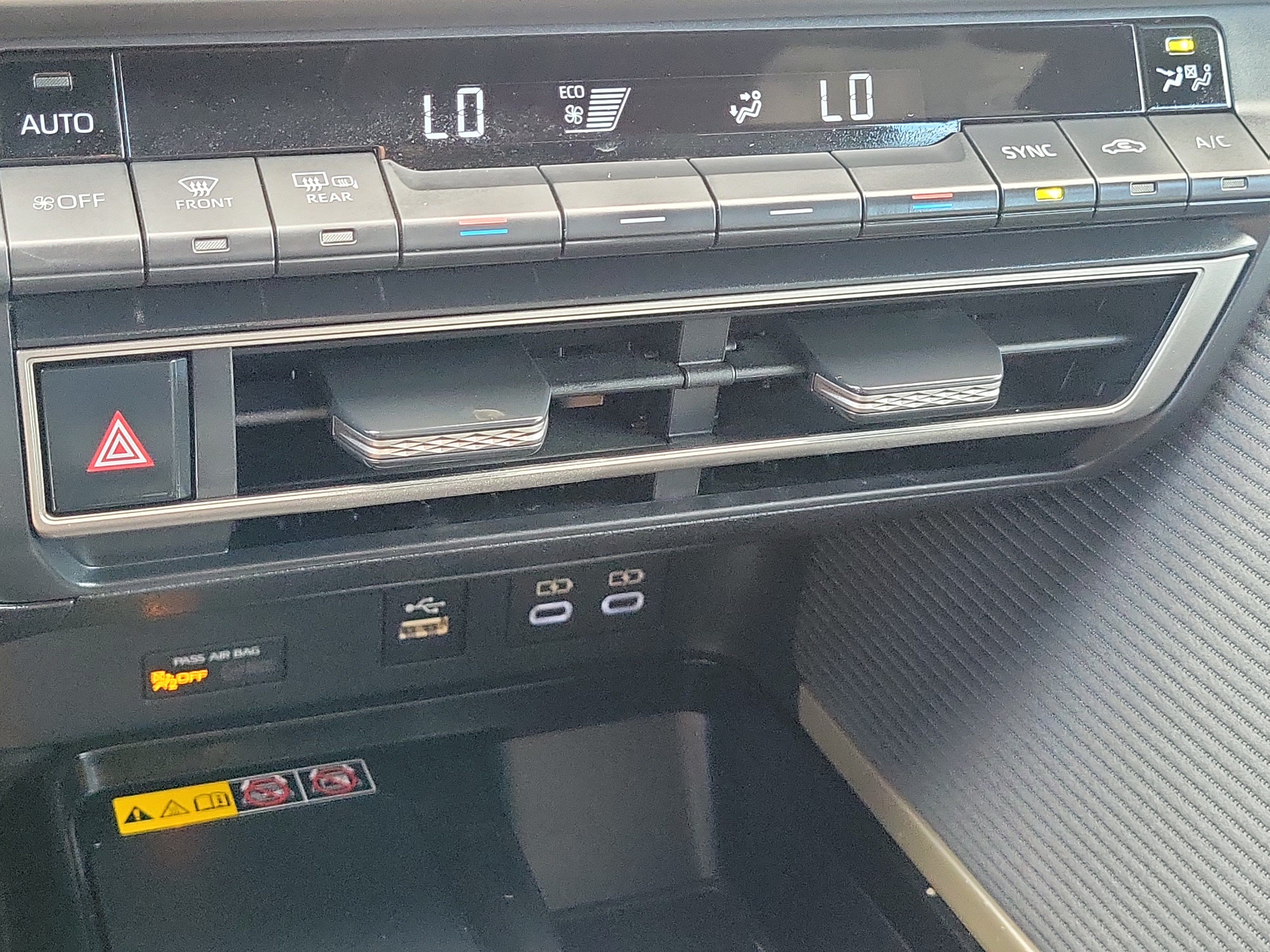 Used 2025 Toyota Camry SE w/ Convenience Package FWD image 24