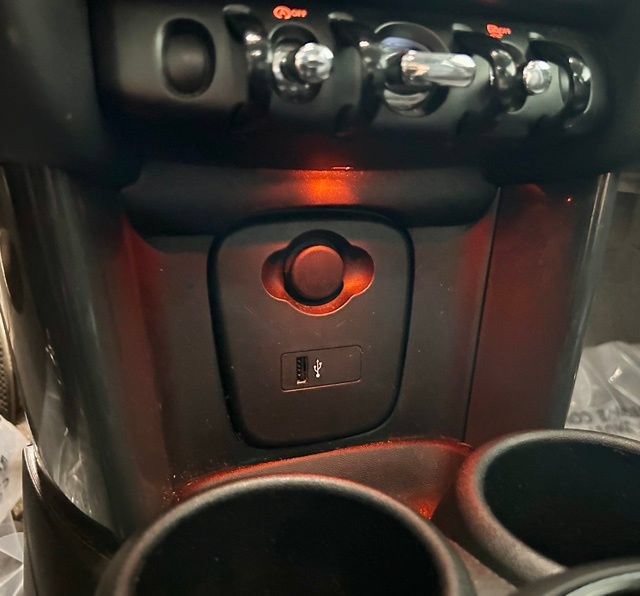 Used 2022 MINI Cooper 4-Door Hardtop FWD image 32