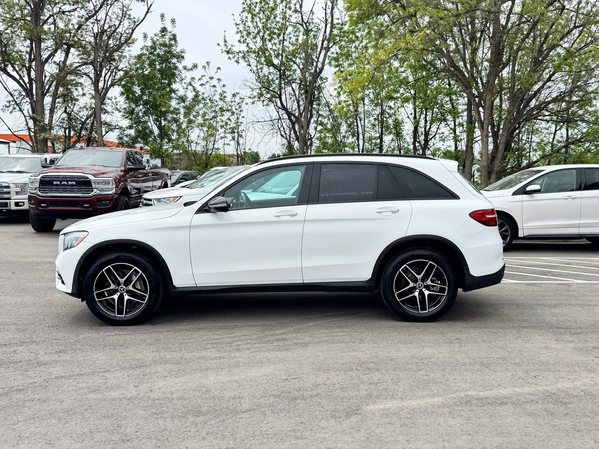 Used 2019 Mercedes-Benz GLC 300 4MATIC w/ Leather Seating Package image 8