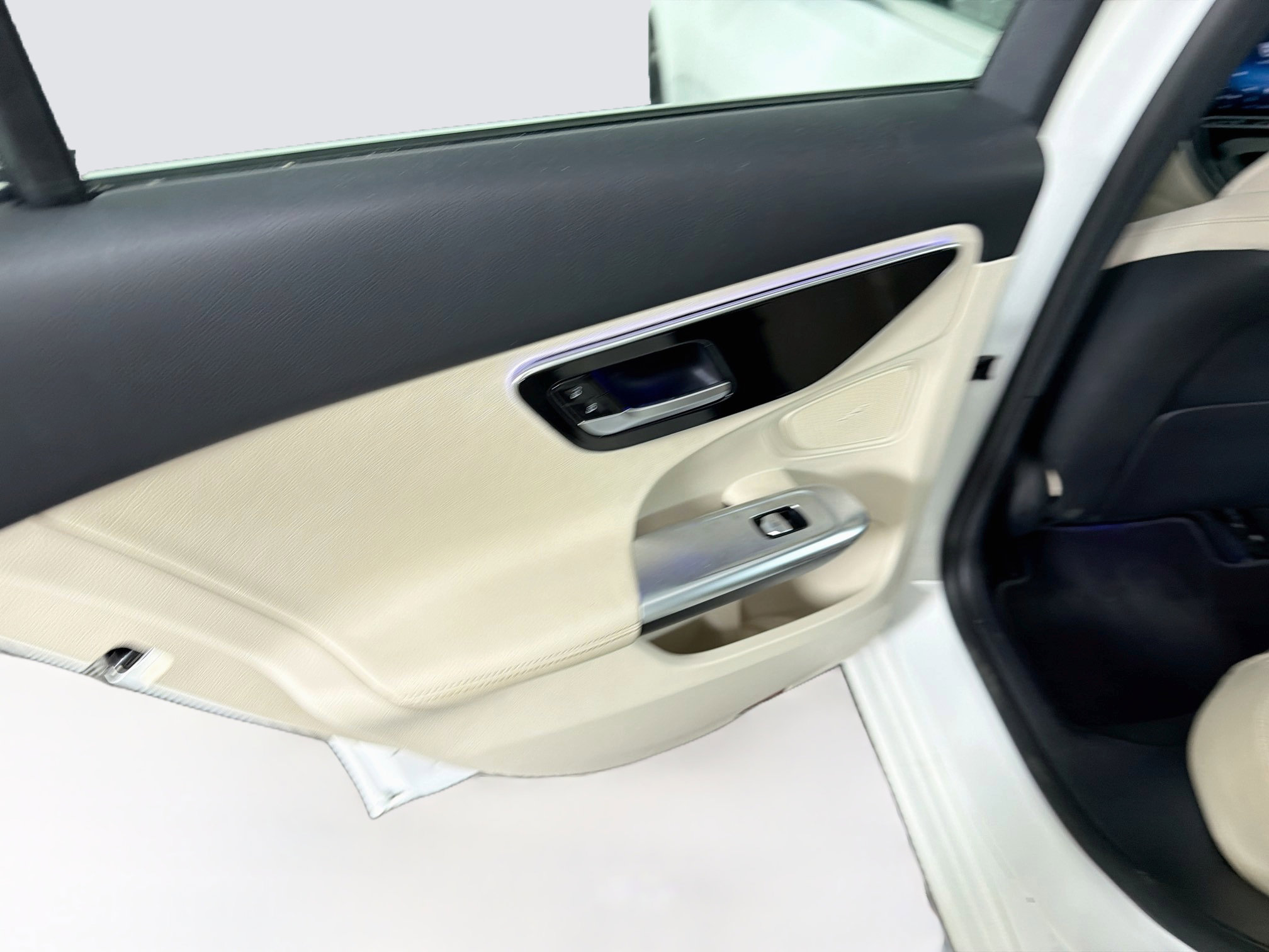 Used 2025 Mercedes-Benz C 300 Sedan image 26