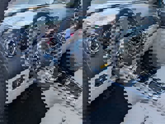 New 2025 Mercedes-Benz GLB 250 image 2