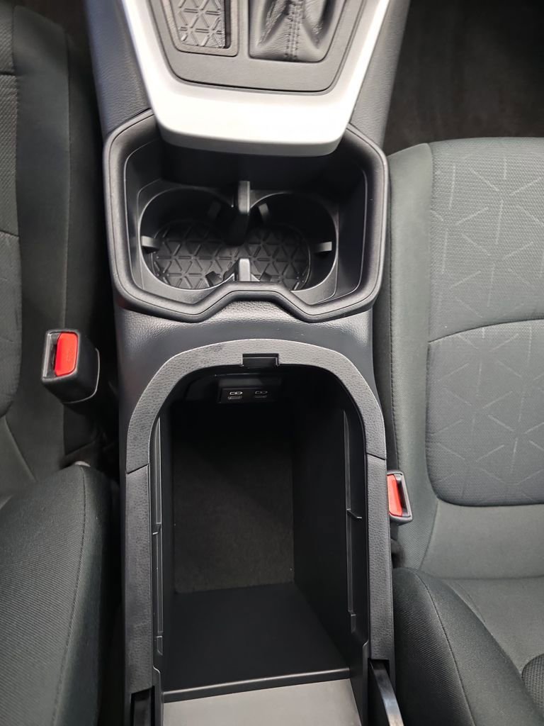 Used 2025 Toyota RAV4 XLE image 31