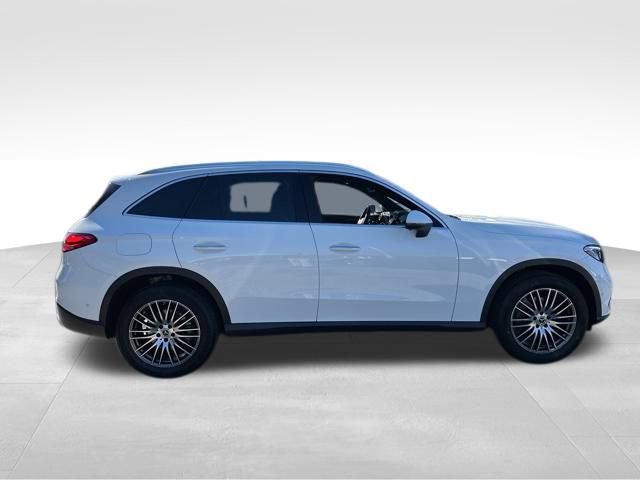 Used 2025 Mercedes-Benz GLC 300 4MATIC image 7