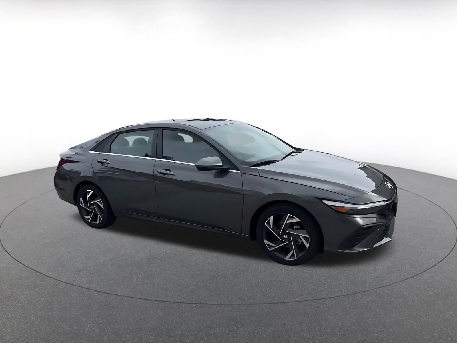 Used 2025 Hyundai Elantra SEL FWD image 2
