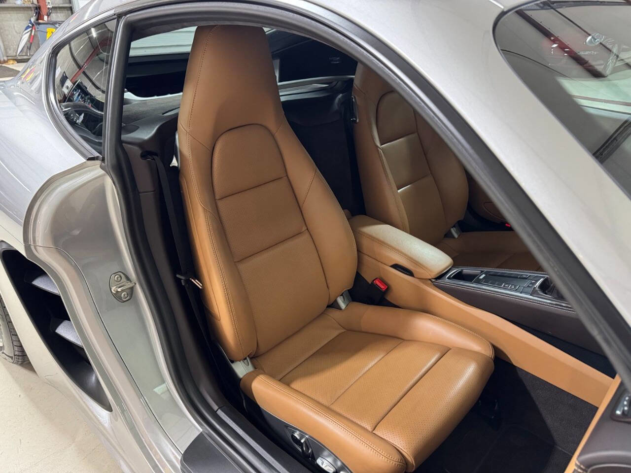 Used 2018 Porsche 718 Cayman w/ Sport Chrono Package image 28