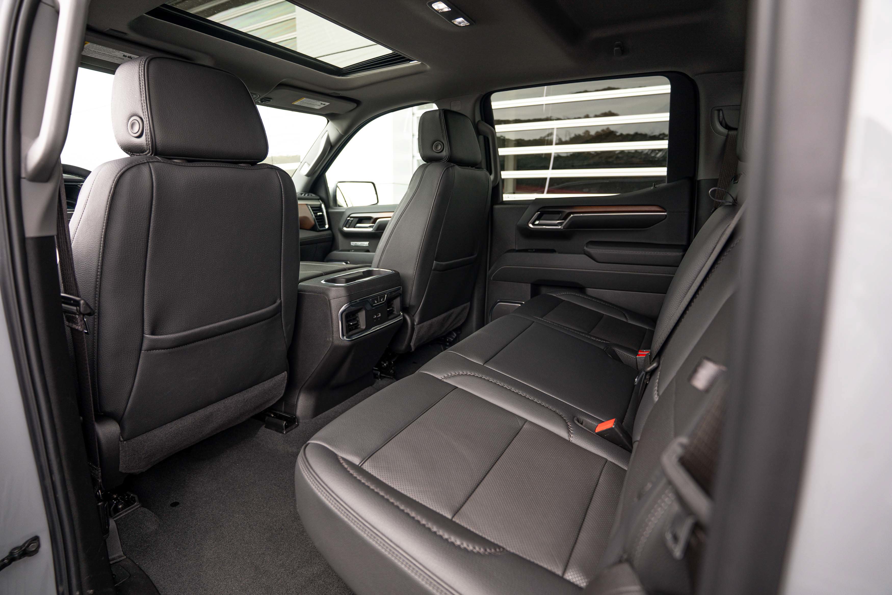 Used 2025 GMC Sierra 1500 Denali w/ Denali Reserve Package AWD/4WD image 14