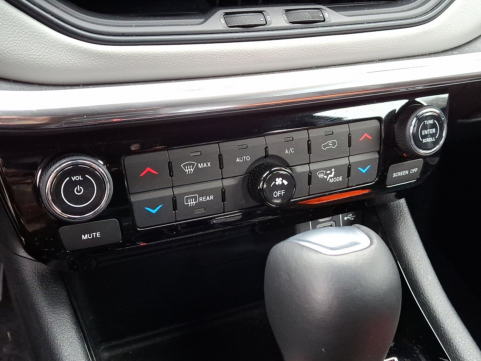 Used 2023 Jeep Compass Limited image 17