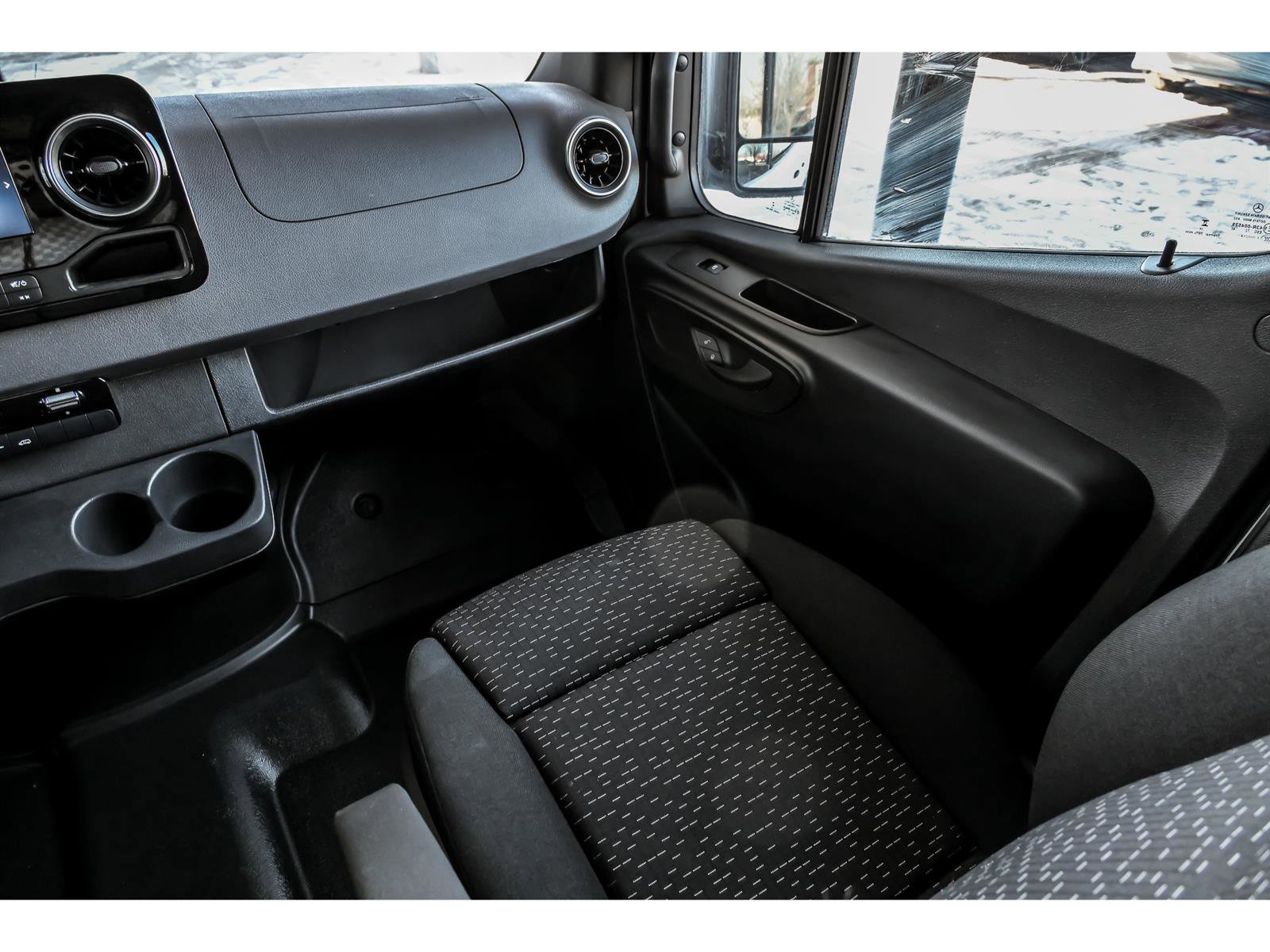 Used 2025 Mercedes-Benz Sprinter 2500 image 7