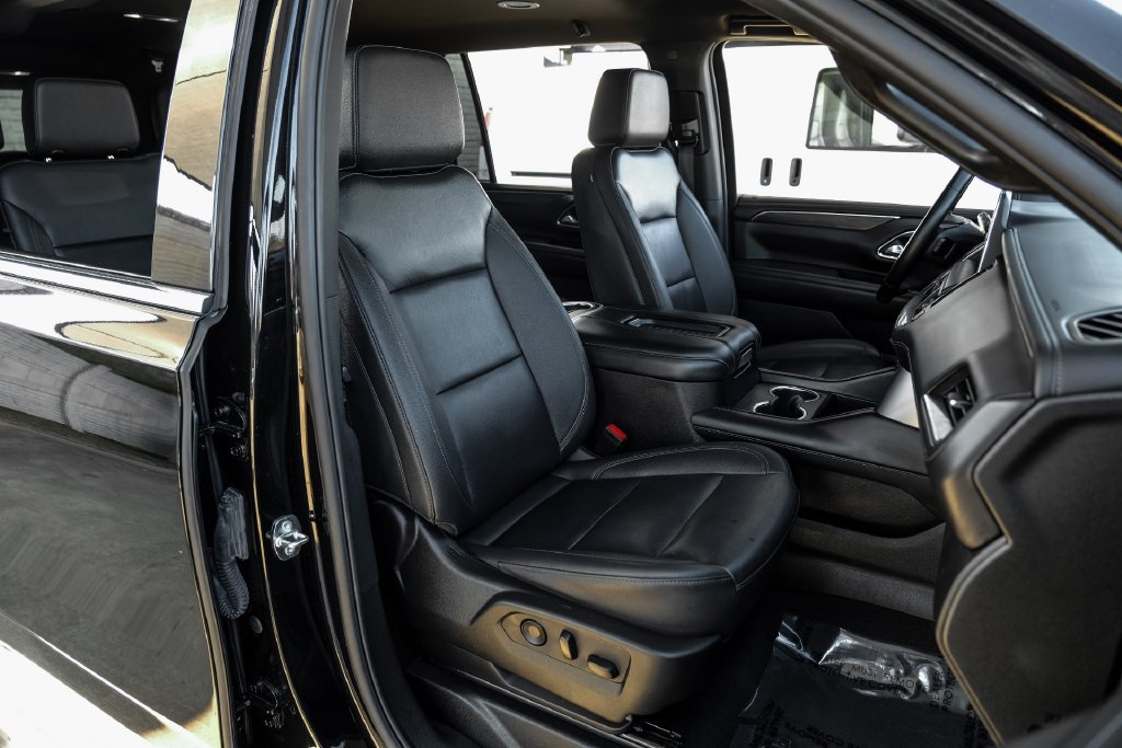 Used 2024 Chevrolet Suburban LT RWD image 34