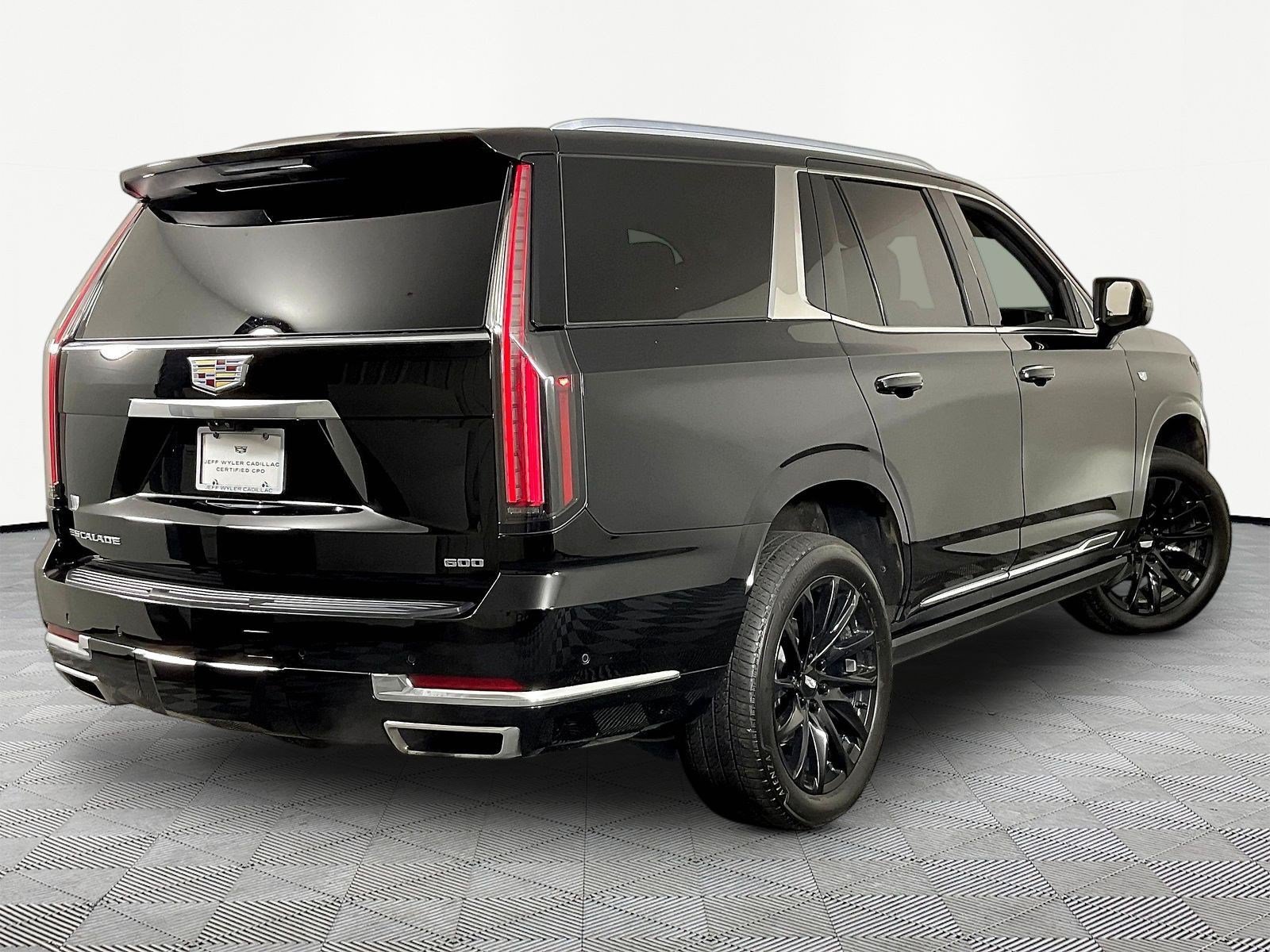 Used 2025 Cadillac Escalade Premium Luxury w/ LPO, Floor Liner Package AWD/4WD image 6