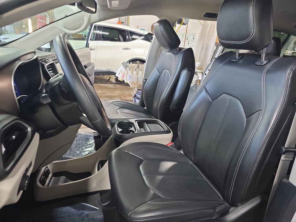 Used 2021 Chrysler Voyager Lxi image 15