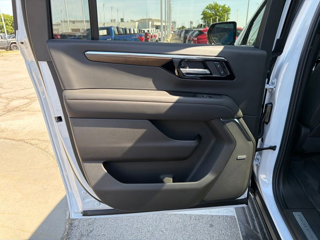 New 2026 Chevrolet Suburban High Country w/ Sun And Tow Package AWD/4WD image 19